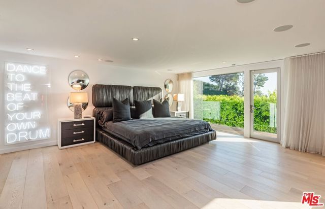 1654 N Doheny Drive, Los Angeles, CA 90069