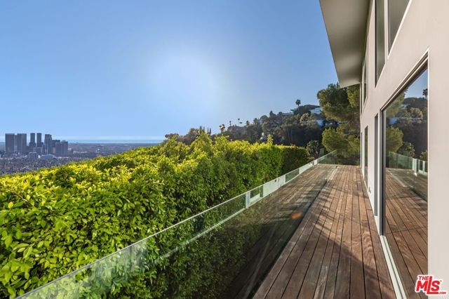 1654 N Doheny Drive, Los Angeles, CA 90069