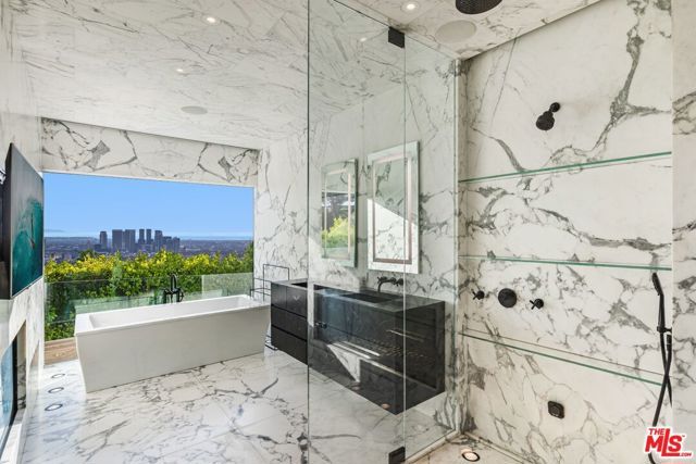 1654 N Doheny Drive, Los Angeles, CA 90069