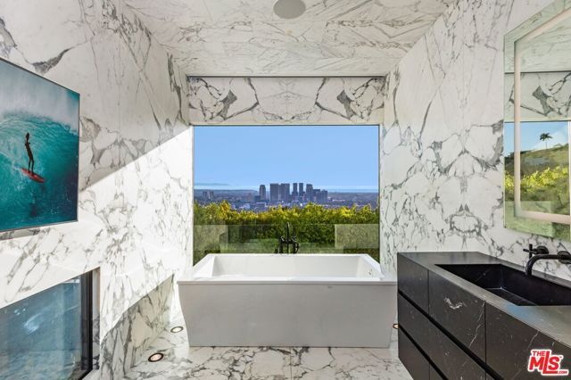 1654 N Doheny Drive, Los Angeles, CA 90069