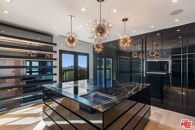 1654 N Doheny Drive, Los Angeles, CA 90069