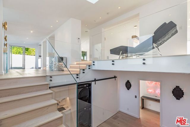 1654 N Doheny Drive, Los Angeles, CA 90069