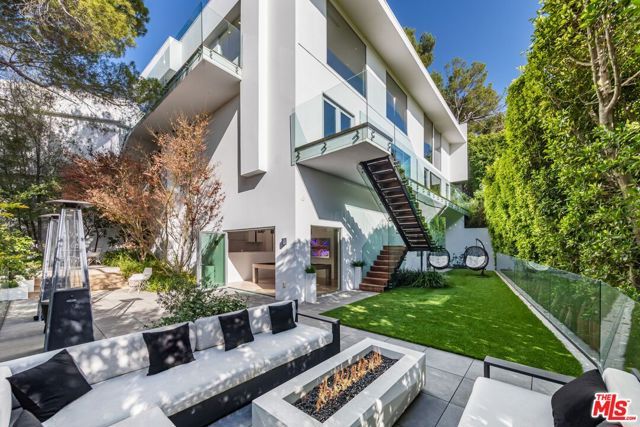 1654 N Doheny Drive, Los Angeles, CA 90069