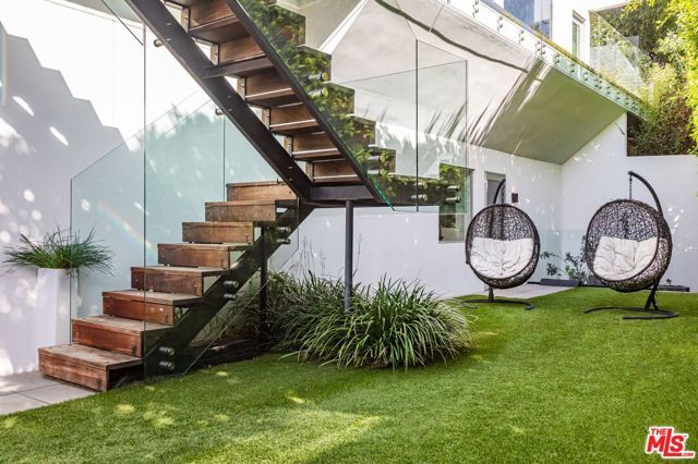 1654 N Doheny Drive, Los Angeles, CA 90069