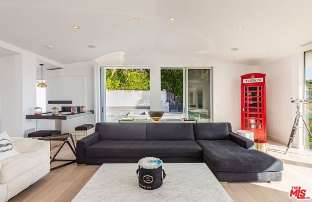 1654 N Doheny Drive, Los Angeles, CA 90069