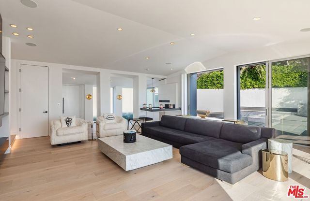 1654 N Doheny Drive, Los Angeles, CA 90069