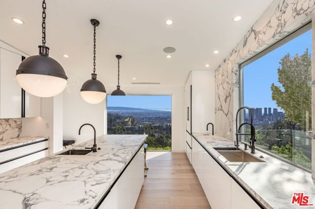 1654 N Doheny Drive, Los Angeles, CA 90069