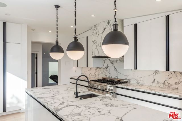 1654 N Doheny Drive, Los Angeles, CA 90069