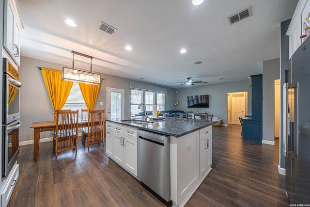 206 OLYMPIC DR, Cibolo, TX 78108