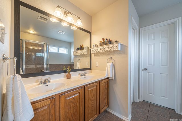 206 OLYMPIC DR, Cibolo, TX 78108