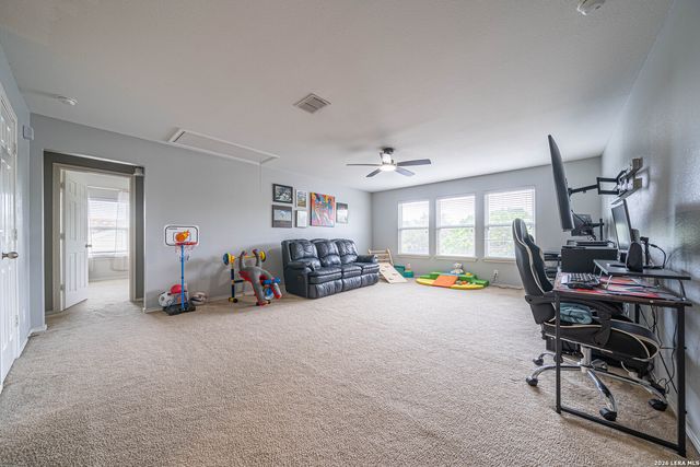 206 OLYMPIC DR, Cibolo, TX 78108