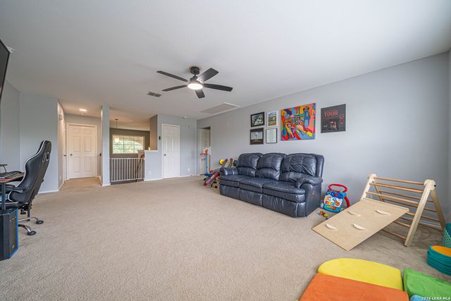 206 OLYMPIC DR, Cibolo, TX 78108