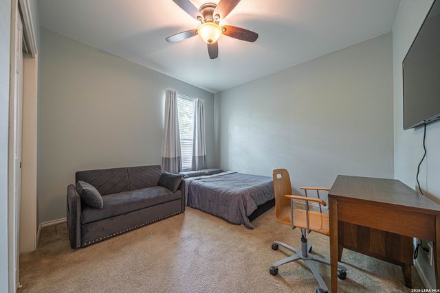 206 OLYMPIC DR, Cibolo, TX 78108