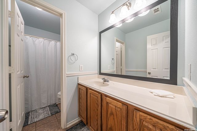 206 OLYMPIC DR, Cibolo, TX 78108