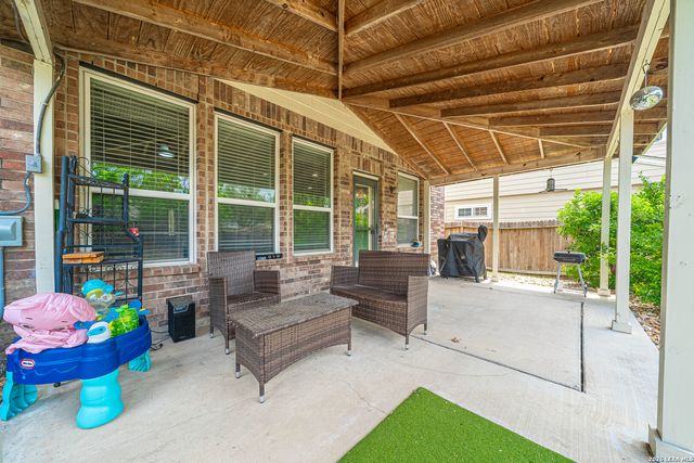 206 OLYMPIC DR, Cibolo, TX 78108