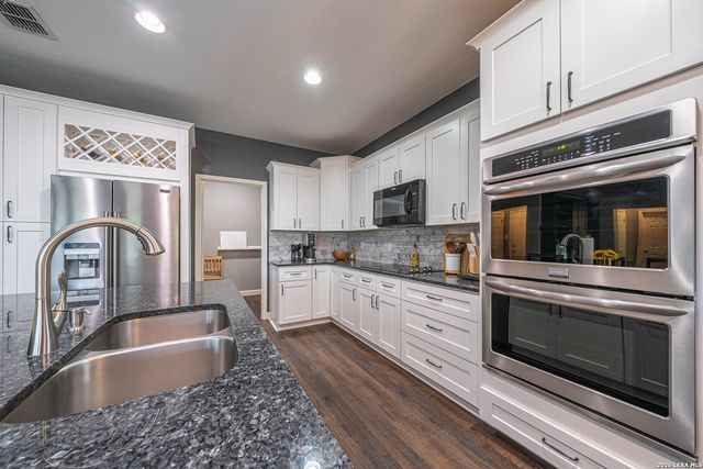 206 OLYMPIC DR, Cibolo, TX 78108