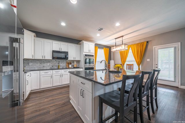 206 OLYMPIC DR, Cibolo, TX 78108