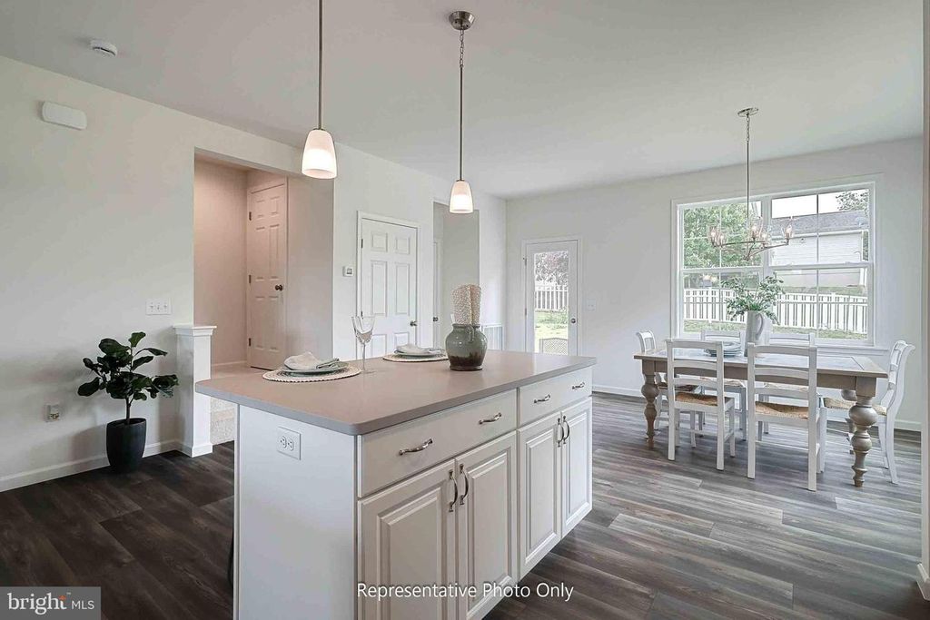 Image 2 of property listing at 170 MARISSA CT, Newmanstown, PA 17073