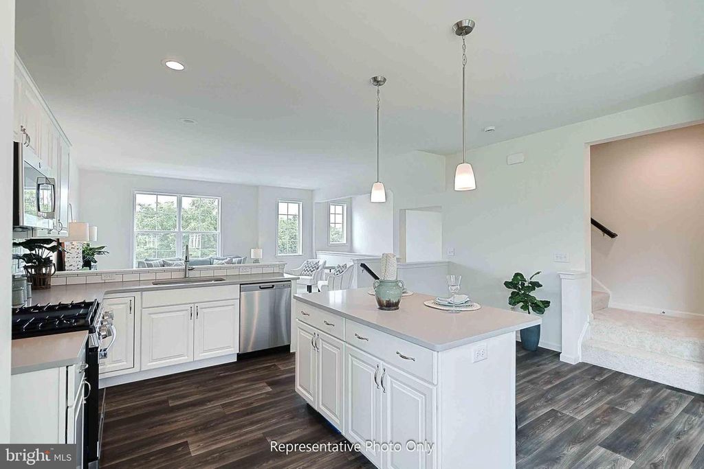 Image 3 of property listing at 170 MARISSA CT, Newmanstown, PA 17073