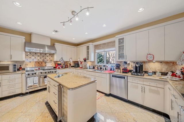 1218 Centre Street, Hewlett, NY 11557