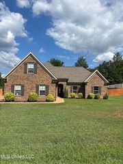 204 Eagle View Drive, Senatobia, MS 38668