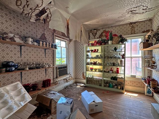 208 S Magnolia Street, Palestine, TX 75801