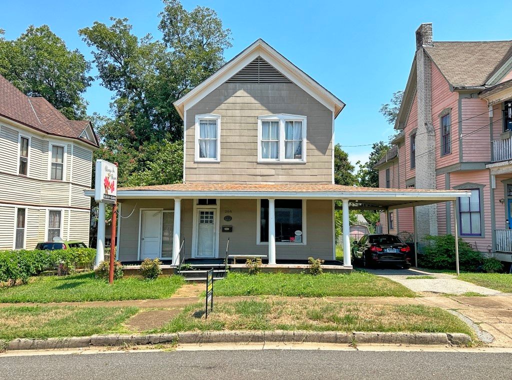 208 S Magnolia Street, Palestine, TX 75801