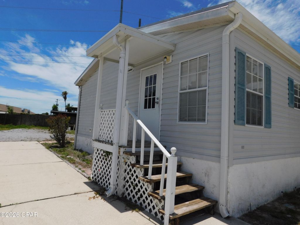 Image 4 of property listing at 606 Malaga Place, Panama City Beach, FL 32413