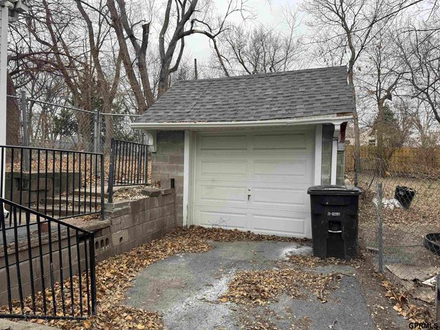 4218 Pinkney Street, Omaha, NE 68111