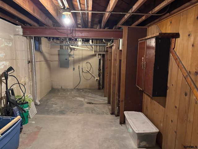 4218 Pinkney Street, Omaha, NE 68111