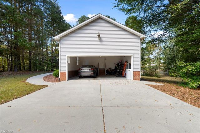 3339 Kennedy Road, Thomasville, NC 27360