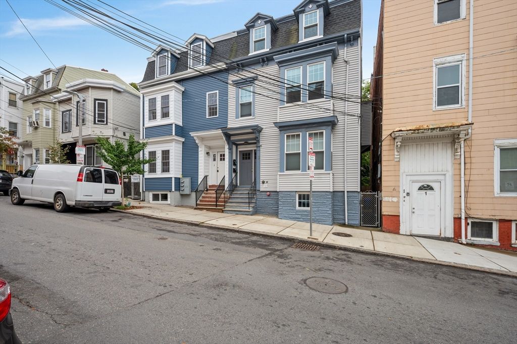 5 Monmouth St 2, Boston, MA 02128
