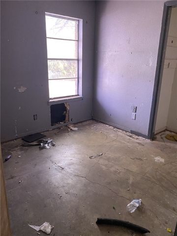 1021 W Main St, Alice, TX 78332