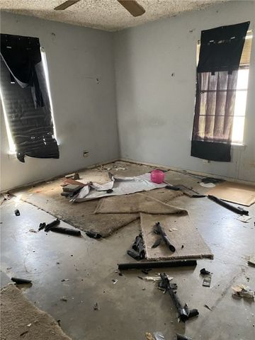 1021 W Main St, Alice, TX 78332