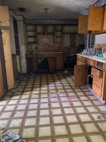 1021 W Main St, Alice, TX 78332