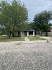 1021 W Main St, Alice, TX 78332