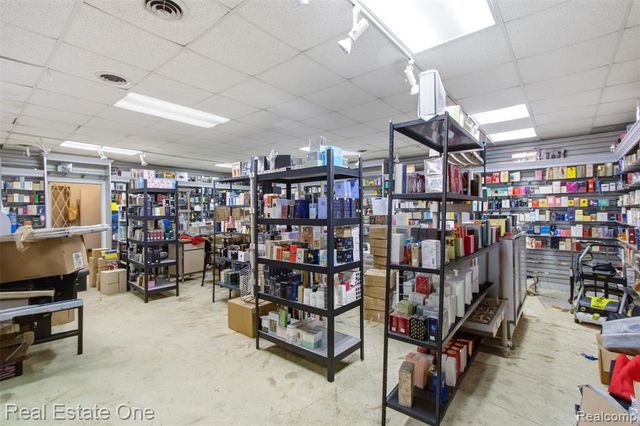 16225 W Warren Avenue, Detroit, MI 48228