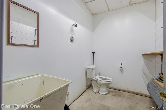 16225 W Warren Avenue, Detroit, MI 48228
