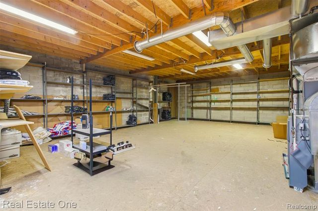 16225 W Warren Avenue, Detroit, MI 48228