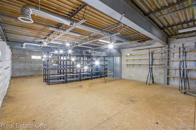16225 W Warren Avenue, Detroit, MI 48228