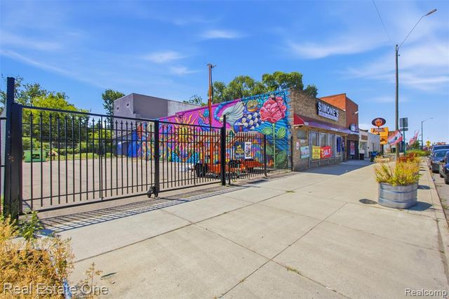 16225 W Warren Avenue, Detroit, MI 48228