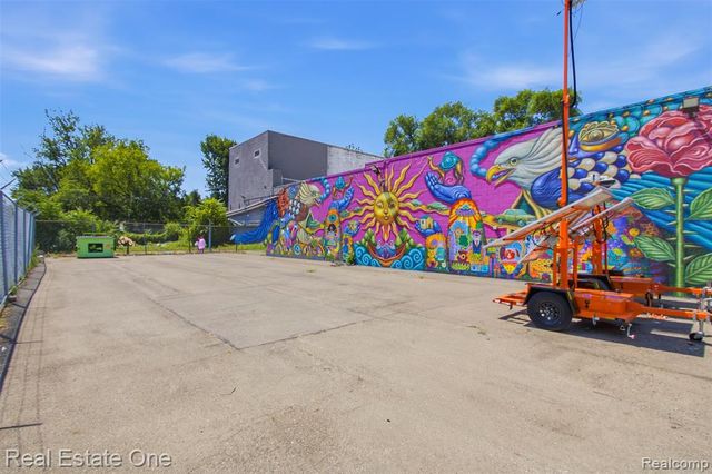 16225 W Warren Avenue, Detroit, MI 48228