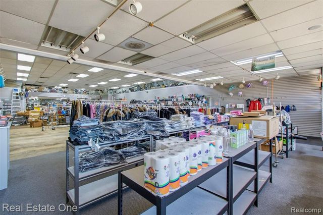 16225 W Warren Avenue, Detroit, MI 48228