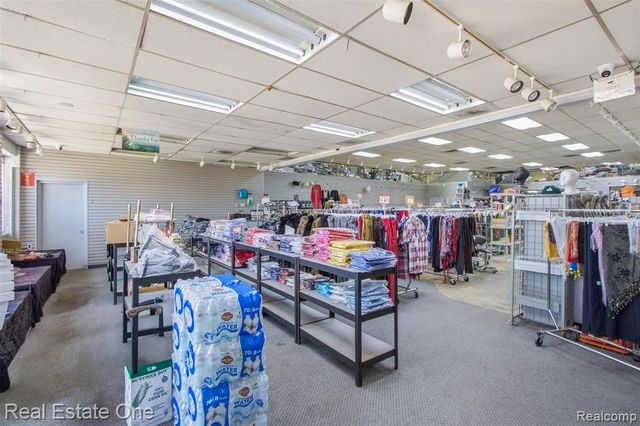 16225 W Warren Avenue, Detroit, MI 48228