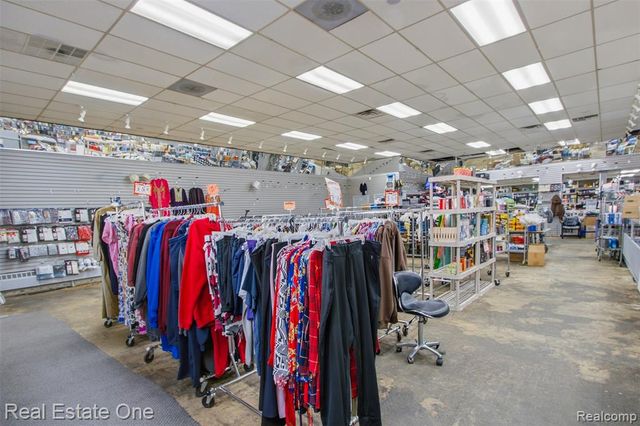 16225 W Warren Avenue, Detroit, MI 48228