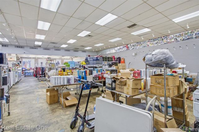 16225 W Warren Avenue, Detroit, MI 48228