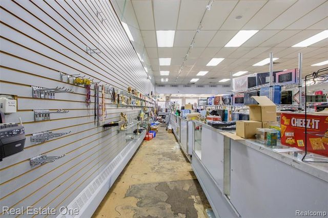 16225 W Warren Avenue, Detroit, MI 48228