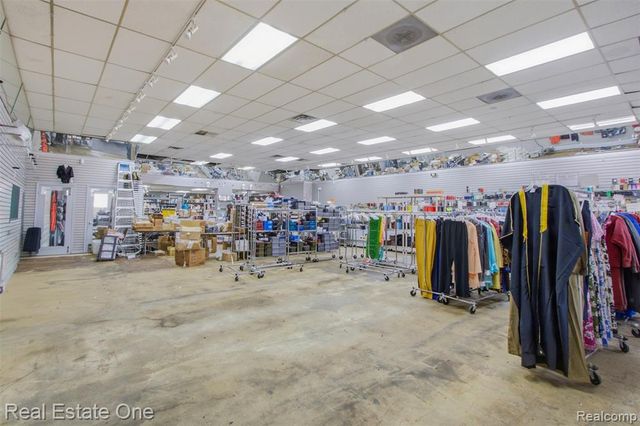 16225 W Warren Avenue, Detroit, MI 48228