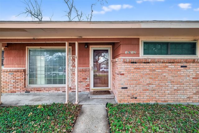 1912 Sedgie Drive, Houston, TX 77080