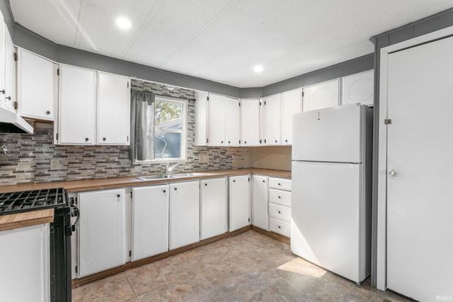 12514 Bonnie Lane, Middlebury, IN 46540